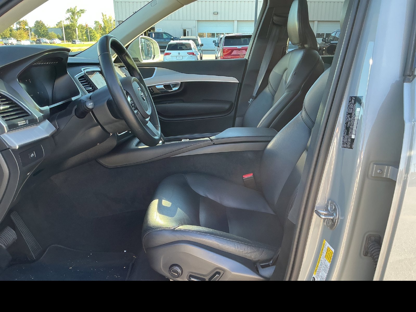 Certified 2025 Volvo XC90 B5 Core AWD/4WD image 9