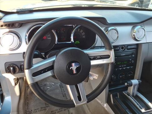 Used 2006 Ford Mustang GT image 18