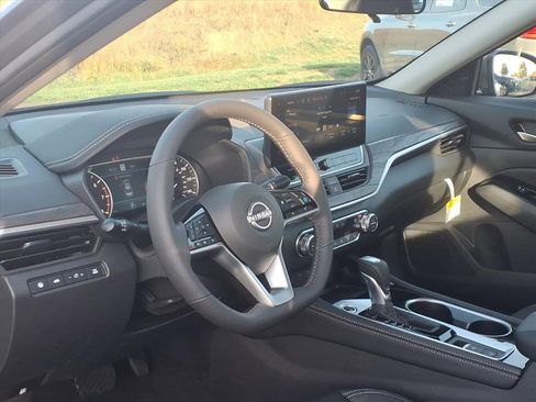 New 2025 Nissan Altima 2.5 SL image 8