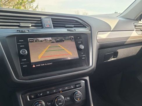 Used 2018 Volkswagen Tiguan SE AWD/4WD image 29
