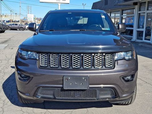Used 2020 Jeep Grand Cherokee Altitude image 2
