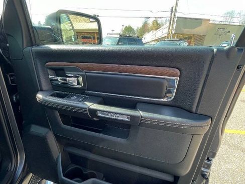 Used 2017 RAM 1500 Laramie w/ Convenience Group AWD/4WD image 18