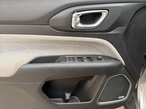 Used 2022 Jeep Compass Latitude w/ Sun and Sound Group image 12