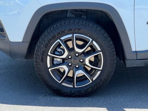 Used 2025 Jeep Compass Trailhawk AWD/4WD image 14