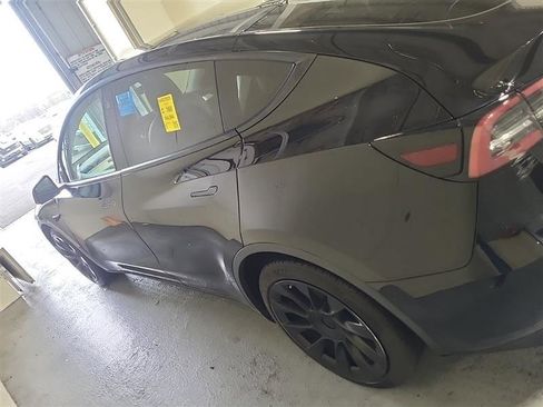 Used 2022 Tesla Model Y Long Range image 8