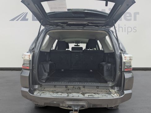 Used 2018 Toyota 4Runner SR5 AWD/4WD image 20