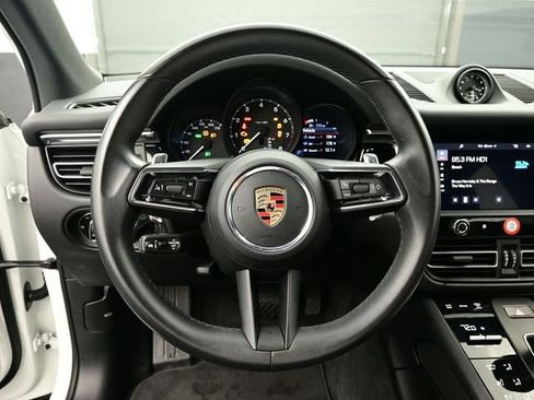 Certified 2024 Porsche Macan AWD/4WD image 8