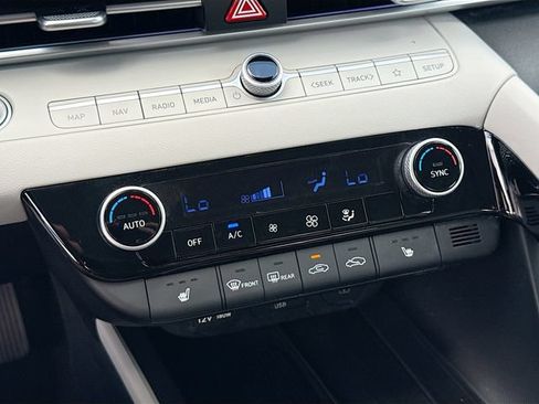Used 2024 Hyundai Elantra Limited FWD image 16