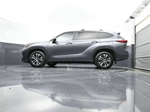 Used 2023 Toyota Highlander XLE AWD/4WD image 51