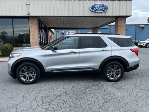 Used 2023 Ford Explorer XLT w/ Equipment Group 202A image 1