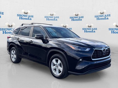 Used 2023 Toyota Highlander LE FWD image 9