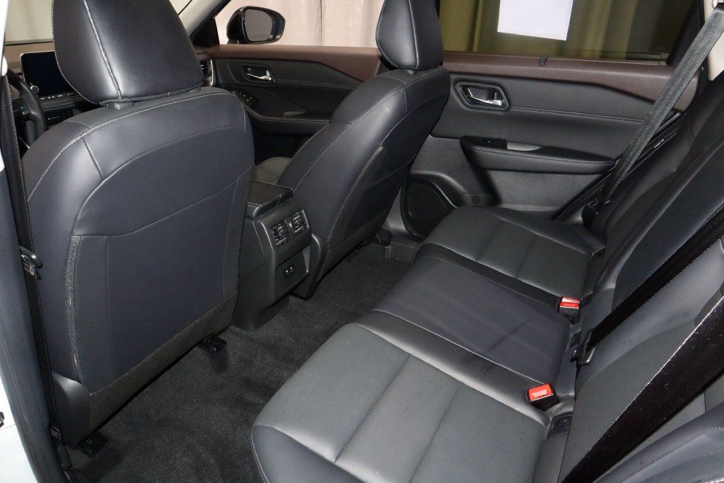 Certified 2023 Nissan Rogue SV w/ SV Premium B Package AWD/4WD image 21