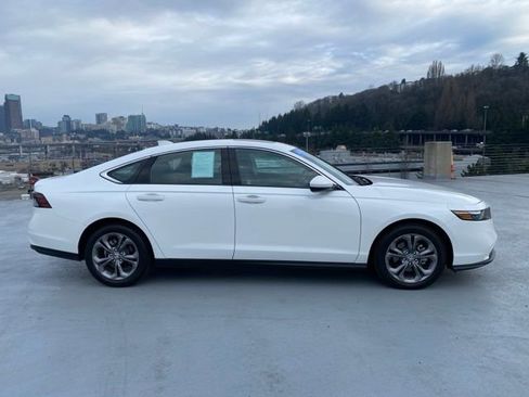 Used 2024 Honda Accord EX image 3