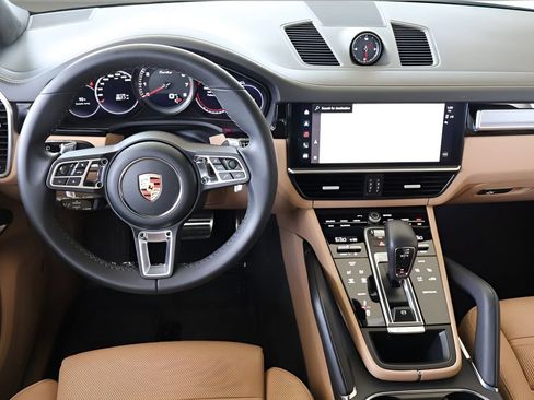 Used 2023 Porsche Cayenne Turbo AWD/4WD image 15