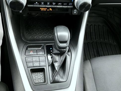 Used 2019 Toyota RAV4 LE w/ Carpet Mat Package AWD/4WD image 16