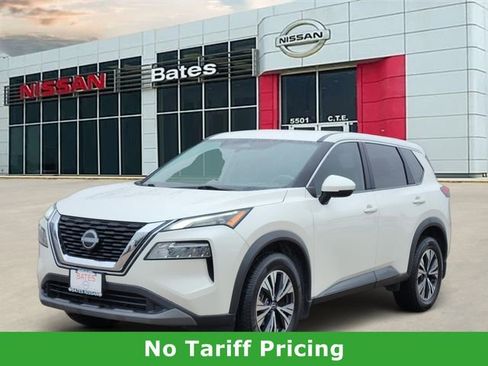 Used 2023 Nissan Rogue SV FWD image 2