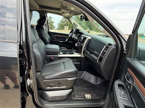Used 2018 RAM 1500 Laramie AWD/4WD image 36