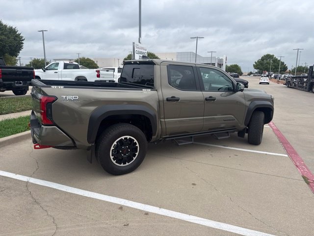 Used 2024 Toyota Tacoma TRD Off-Road w/ TRD Off Road Premium Package AWD/4WD image 3