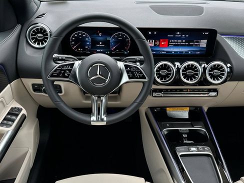 Used 2025 Mercedes-Benz GLA 250 image 18