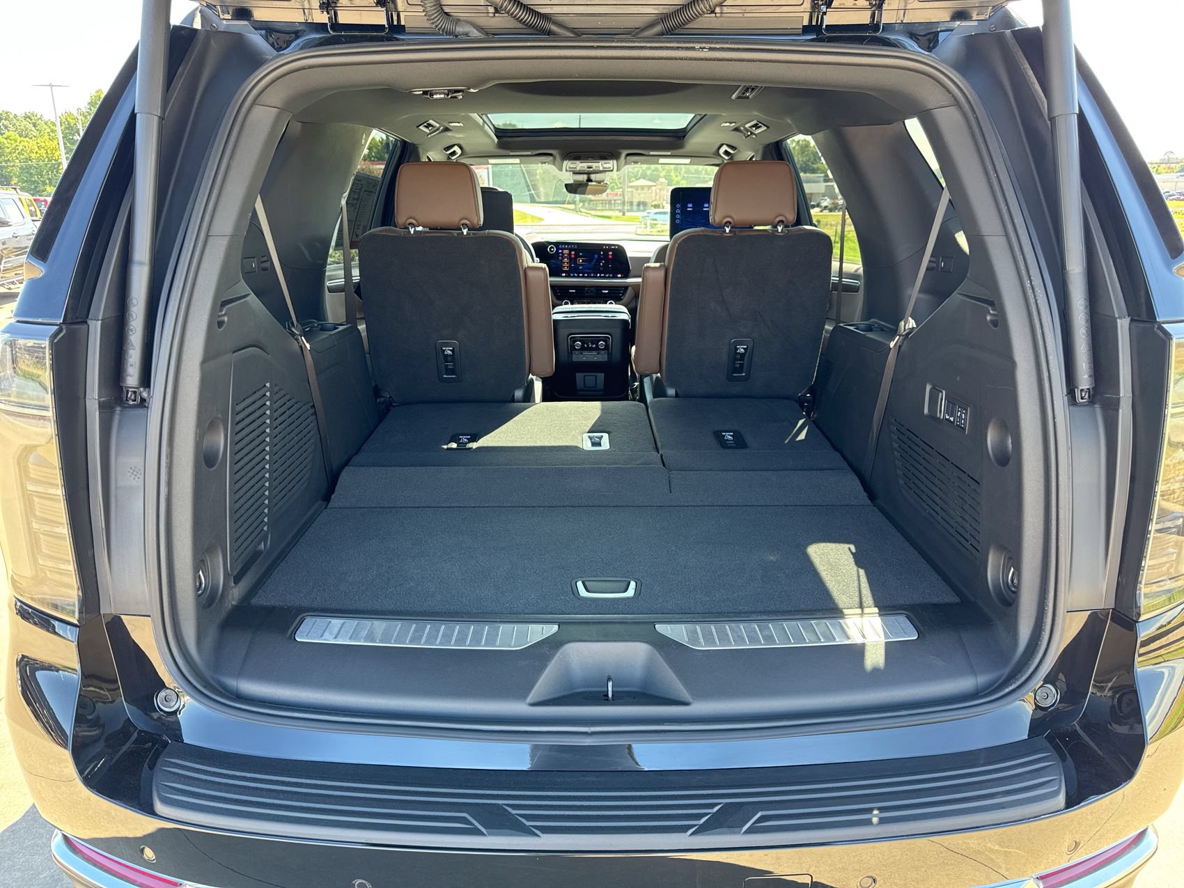 Used 2025 Chevrolet Tahoe High Country AWD/4WD image 27
