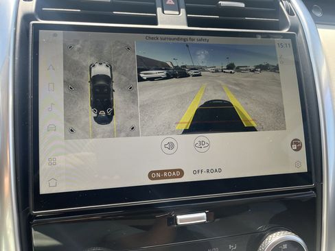 New 2025 Land Rover Discovery Metropolitan Edition image 23