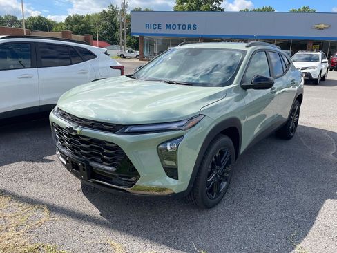 New 2025 Chevrolet Trax ACTIV w/ Sunroof Package image 1