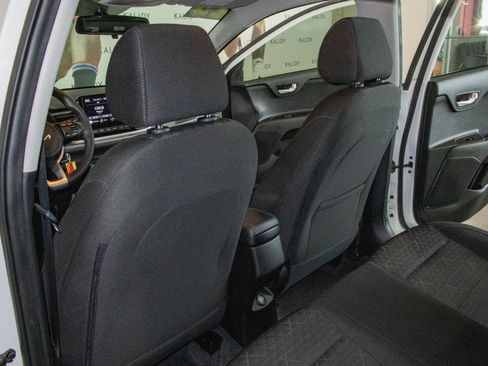 Used 2023 Kia Rio S image 9