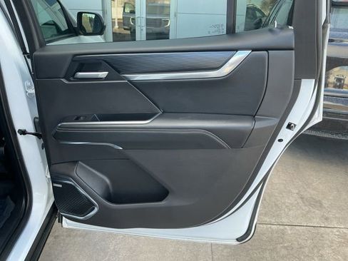 Used 2025 GMC Acadia Elevation image 24