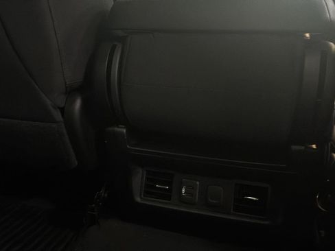 Used 2022 Chevrolet Silverado 1500 LT AWD/4WD image 10
