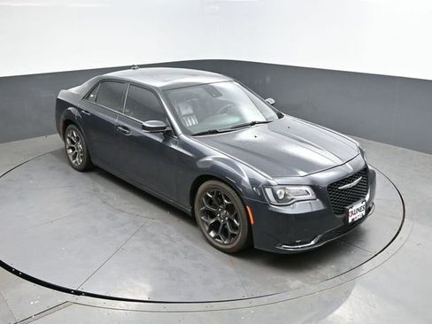 Used 2018 Chrysler 300 S w/ 300S Premium Group image 29