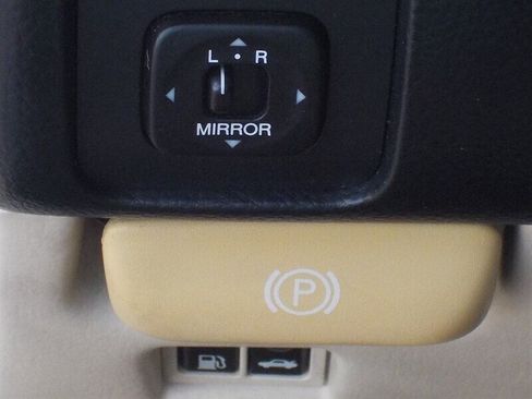 Used 2003 Lexus SC 430 Convertible image 22