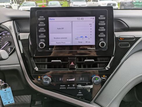 Used 2024 Toyota Camry SE FWD image 11
