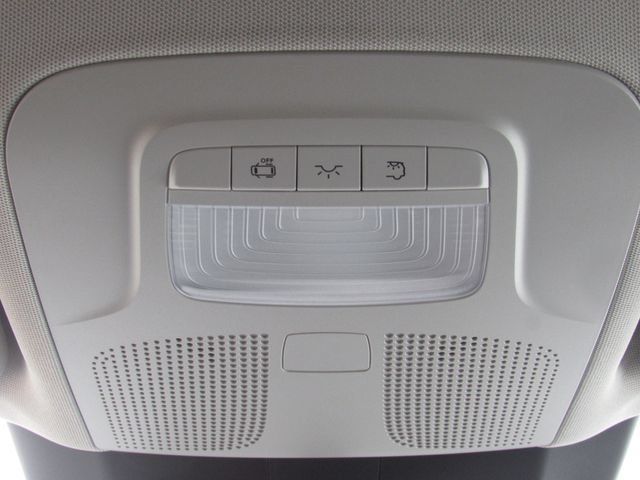 Used 2023 Mercedes-Benz Metris Passenger image 26