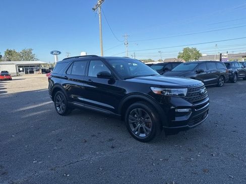 Used 2022 Ford Explorer XLT w/ Equipment Group 202A image 9