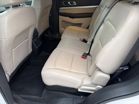 Used 2018 Ford Explorer XLT w/ Equipment Group 202A image 18