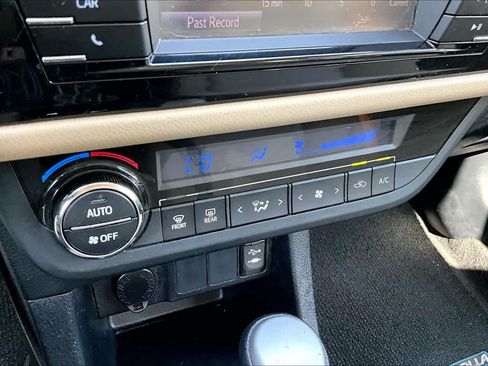 Used 2016 Toyota Corolla LE FWD image 33