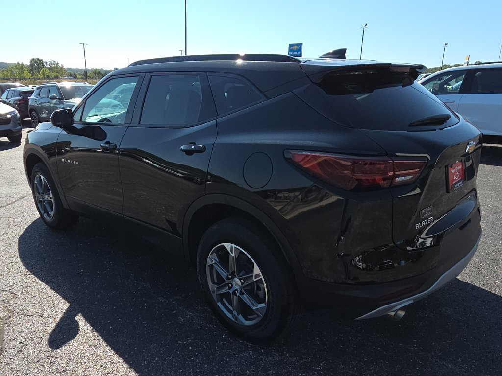 Used 2024 Chevrolet Blazer LT w/ Convenience Package FWD image 6
