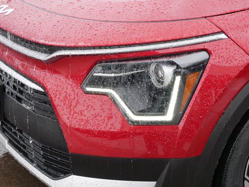 Certified 2023 Kia Niro EX image 16