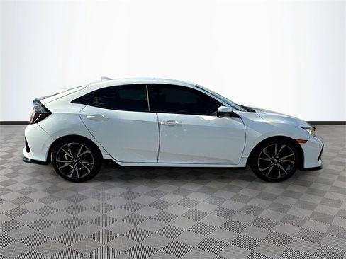Used 2017 Honda Civic Sport Touring image 4