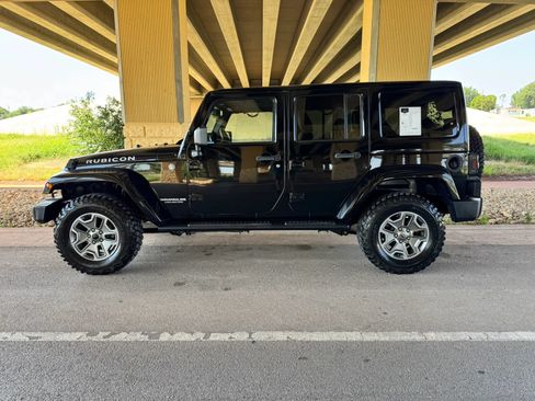Used 2014 Jeep Wrangler Unlimited Rubicon w/ Connectivity Group AWD/4WD image 6