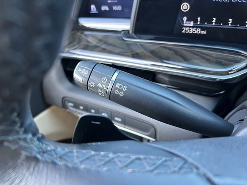 Used 2024 Cadillac Escalade ESV Premium Luxury image 55