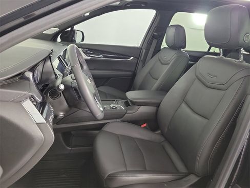 Certified 2023 Cadillac XT6 Premium Luxury w/ Technology Package image 17