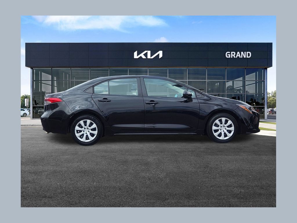 Used 2024 Toyota Corolla LE FWD image 1