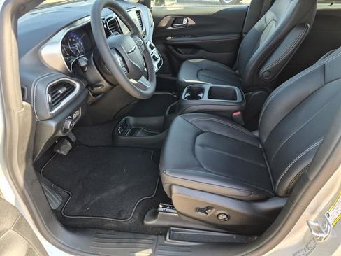 New 2026 Chrysler Pacifica Select image 25