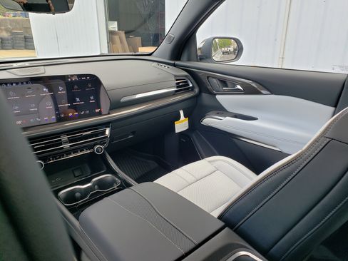 New 2026 Chevrolet Traverse High Country w/ LPO, Floor Liner Package image 37