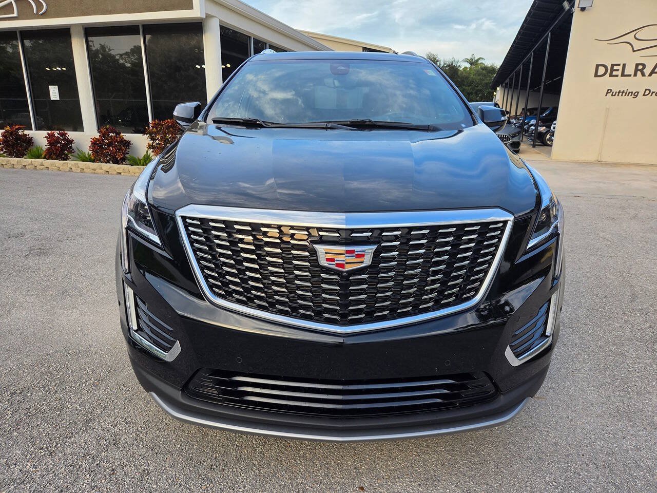 Used 2024 Cadillac XT5 Premium Luxury w/ Technology Package FWD image 2