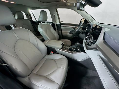 Used 2022 Toyota Highlander Limited image 34