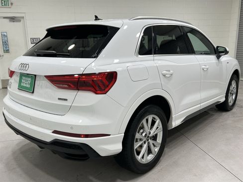 Used 2025 Audi Q3 2.0T Premium image 8