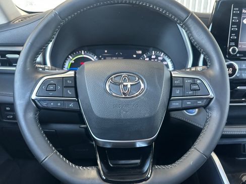 Certified 2021 Toyota Highlander XLE FWD image 23
