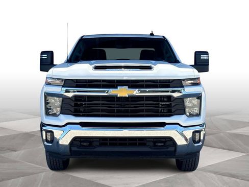 Used 2025 Chevrolet Silverado 2500 LT w/ Convenience Package AWD/4WD image 3